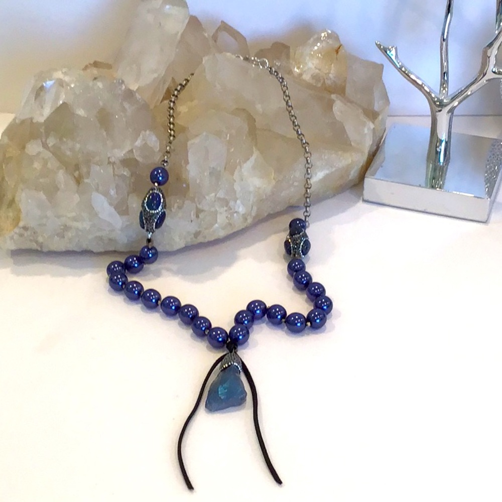 Beautiful handcrafted beaded necklace with beautiful stone ‘